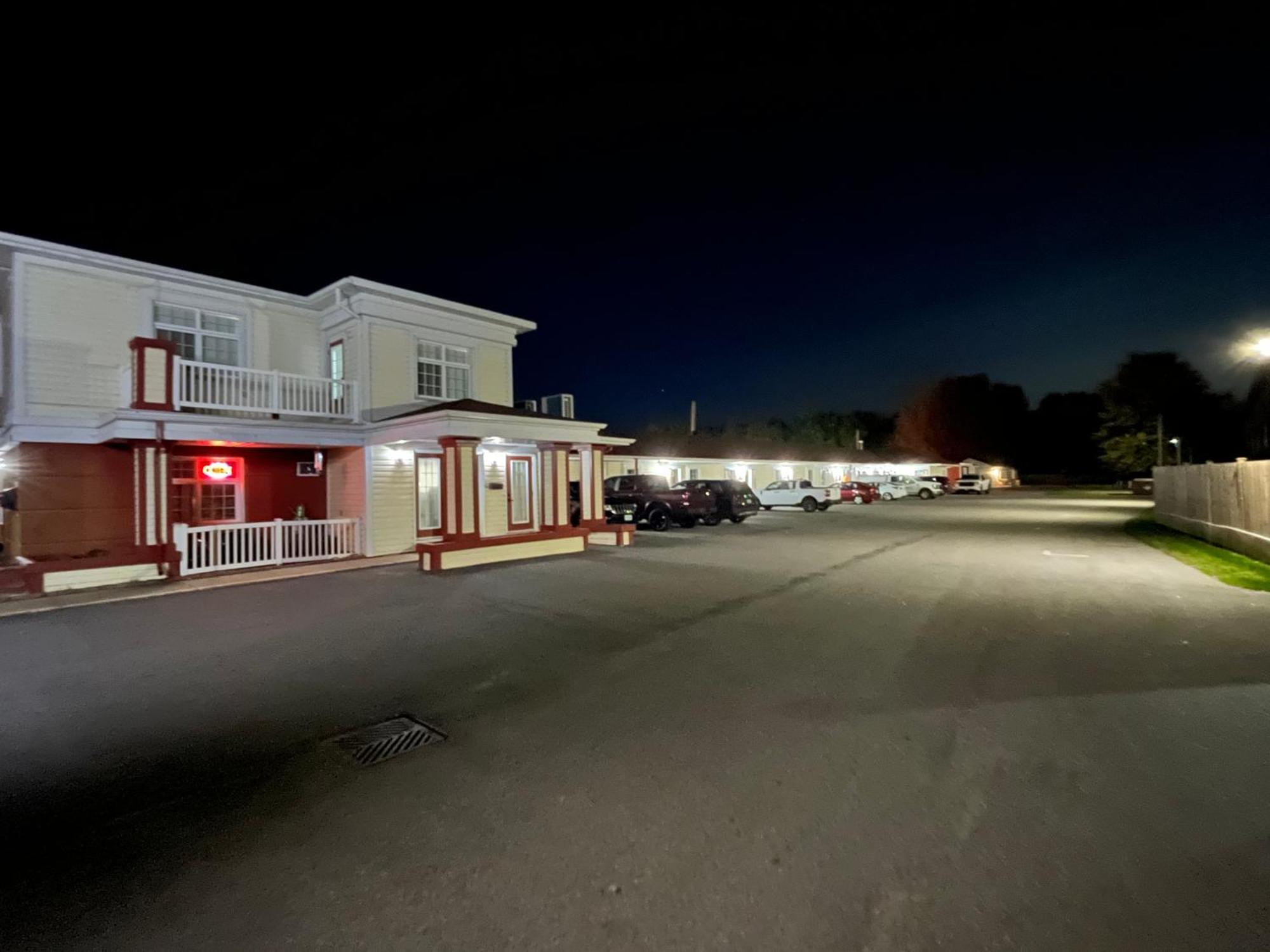 Lakeshore Suites North Bay Exterior photo